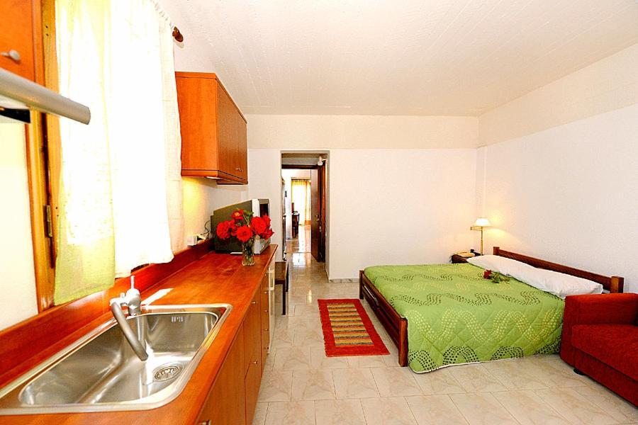 Chronis Rooms & Apartments Adamantas  Room photo